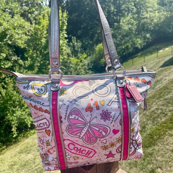 Coach Poppy Y2K Graffiti Butterfly  Graphic Purse - Picture 1 of 10